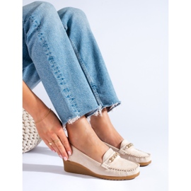 Beige Wildleder-Keilschuhe von Shelovet 1