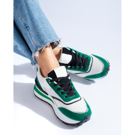 Weiße und grüne Damen-Sneaker auf der Shelovet-Plattform 1