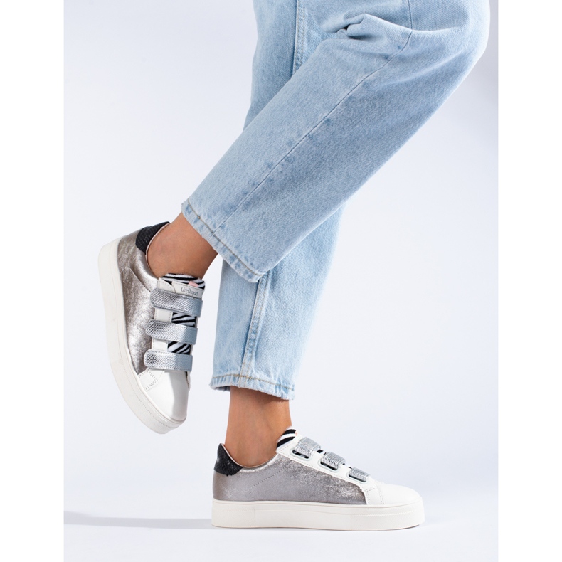 Silber-weiße Damen-Sneaker von Shelovet mit Klettverschluss 2