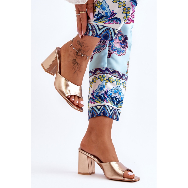 Klassische Damen-Hausschuhe aus Leder in Roségold von Loara golden 2