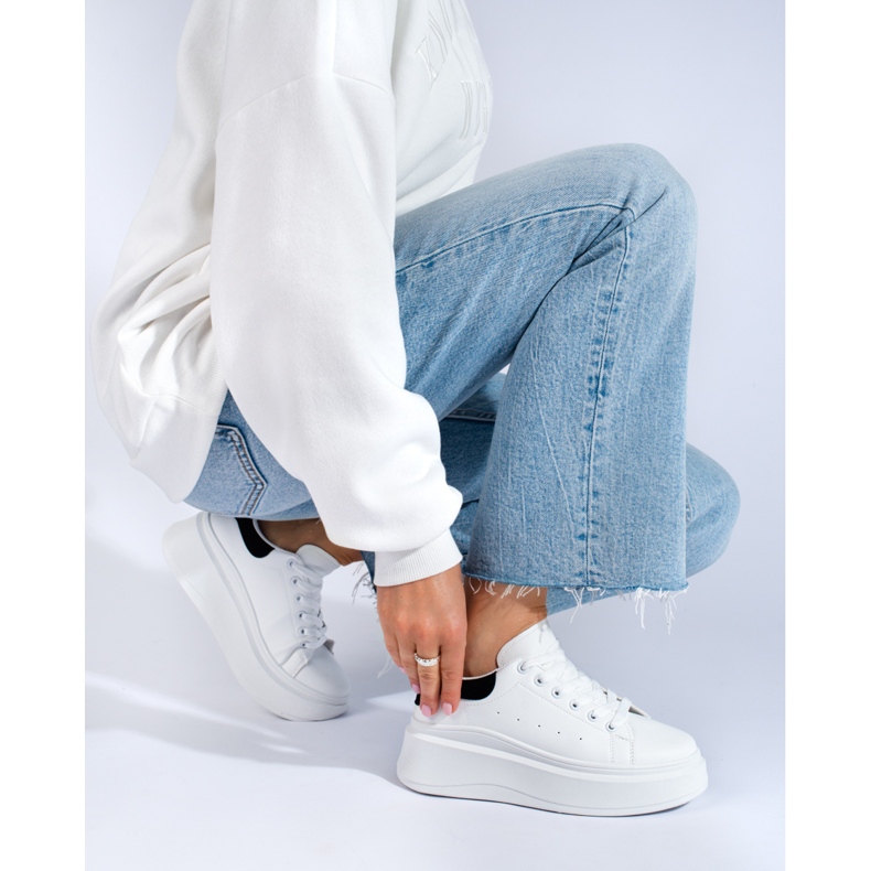 Weiße Sportschuhe für Damen von Shelovet 1