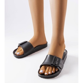 Schwarze Gummi-Slider mit Schnalle von Nelm 1