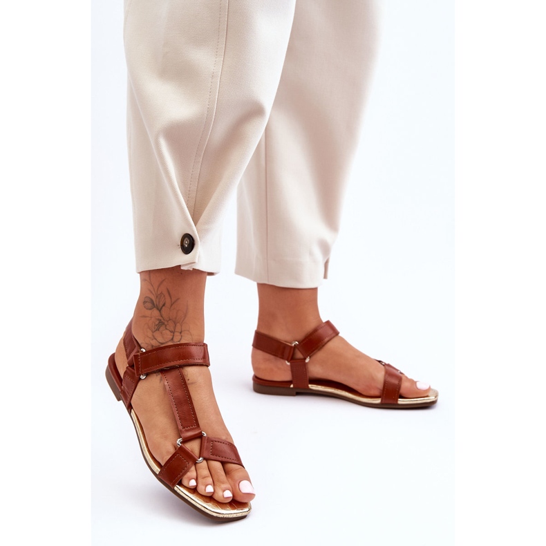 Flache Damen-Sandalen mit Klettverschluss Camel Lissa braun 2