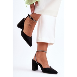 PG1 Wildlederpumps mit dekorativem Riemen in Schwarz von Lirosa 2