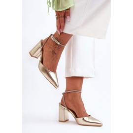 Lederpumps mit dekorativem Riemen Golden Lirosa 1