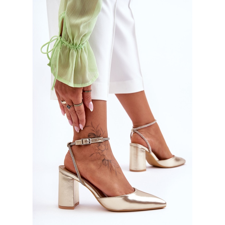 Lederpumps mit dekorativem Riemen Golden Lirosa 2