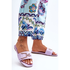 Klassische Damenhausschuhe mit verziertem Lila. Beeindruckend violett 1