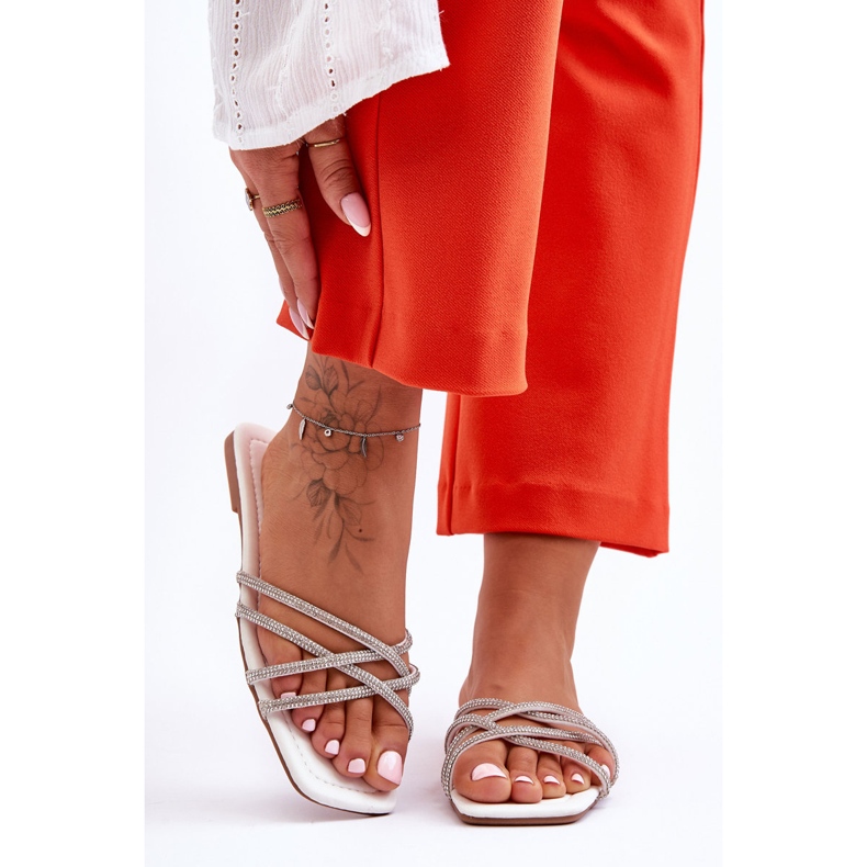 PG1 Damensandalen mit Streifen und Strasssteinen Weiß Leomi 1