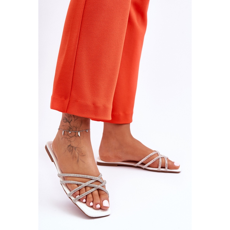 PG1 Damensandalen mit Streifen und Strasssteinen Weiß Leomi 2