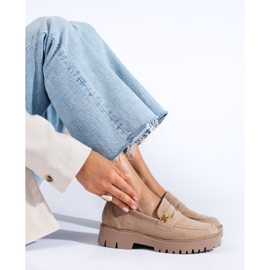 Klassische hellbeige Damenschuhe aus Wildleder von Shelovet 1