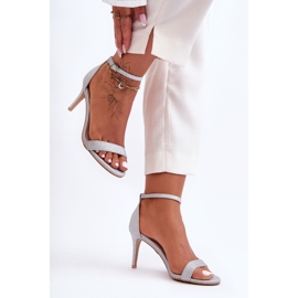 Glänzende silberne High-Heel-Sandalen von Gedna 1