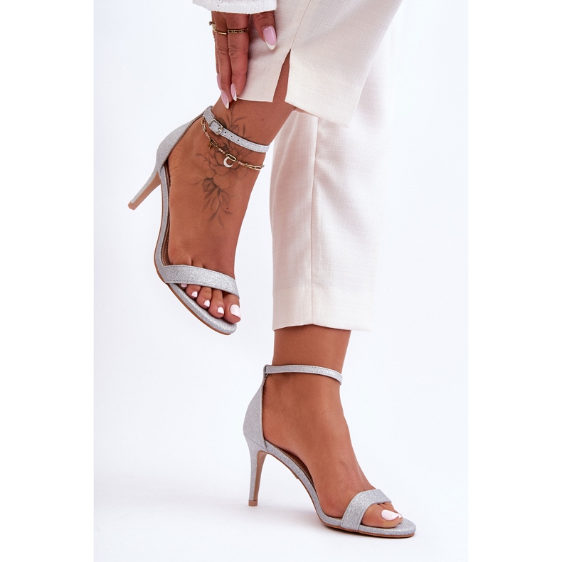 Glänzende silberne High-Heel-Sandalen von Gedna 1