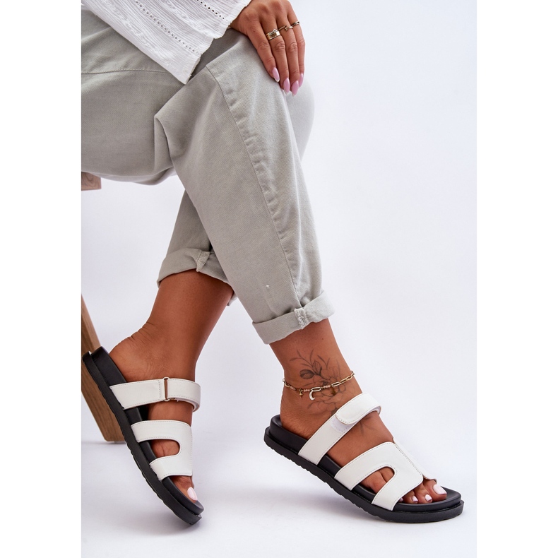 Klassische Damenhausschuhe aus Leder mit Klettverschluss in Weiß von Amedon 1