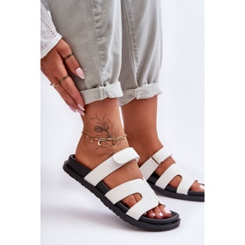 Klassische Damenhausschuhe aus Leder mit Klettverschluss in Weiß von Amedon 2