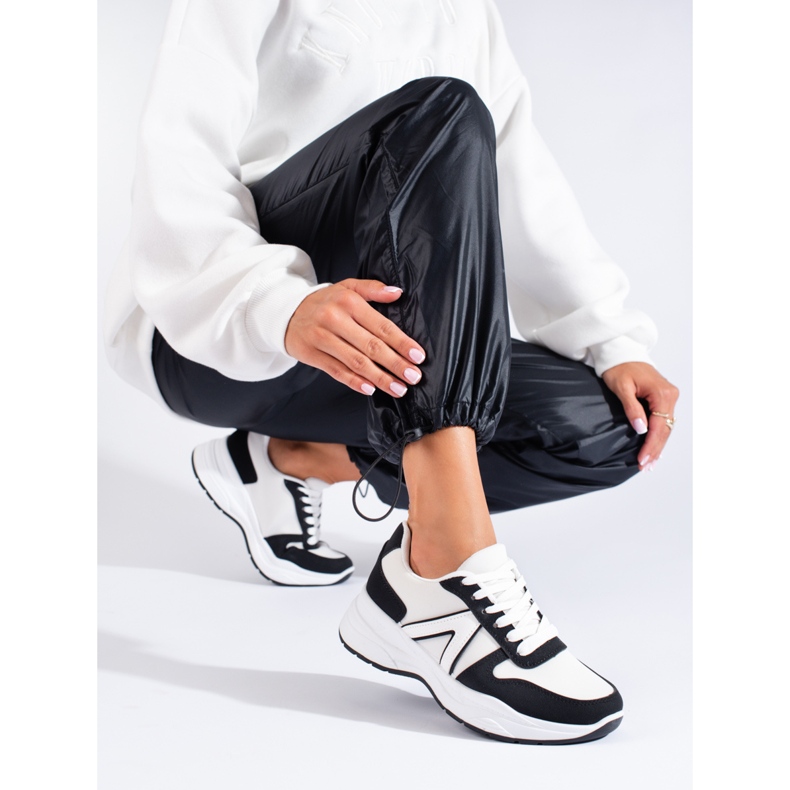 Beige-weiße Damen-Sportschuhe von Shelovet schwarz 1