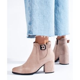 Beige Chelsea-Stiefel aus Wildleder für Damen auf dem Shelovet-Posten 1