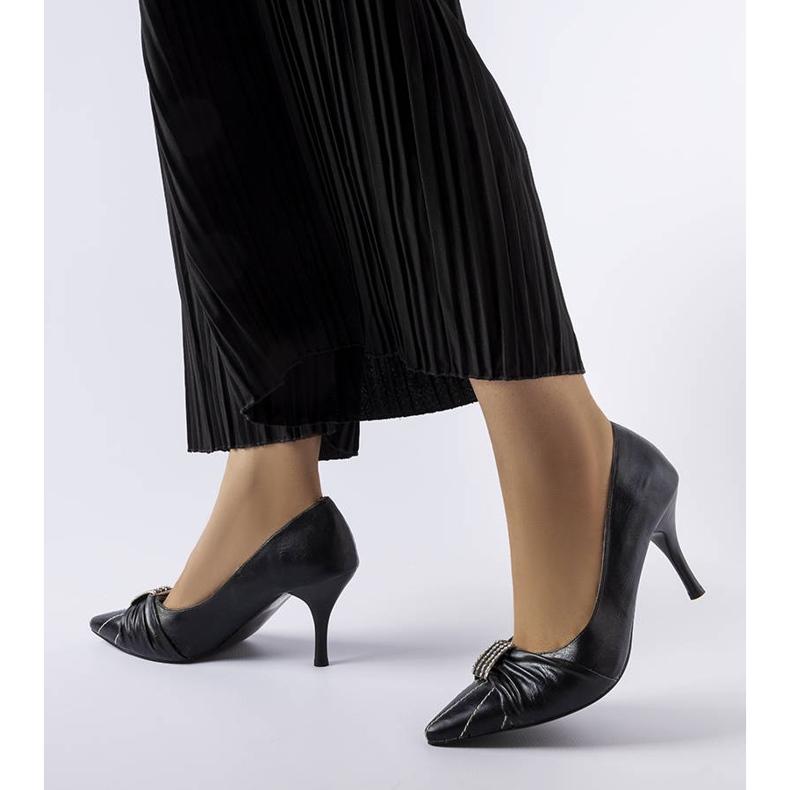 Schwarze High-Heel-Pumps mit Strasssteinen von Fortin 1
