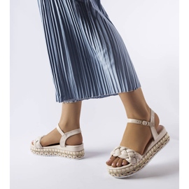 Beigefarbene Plateausandalen von Katrin grün 1