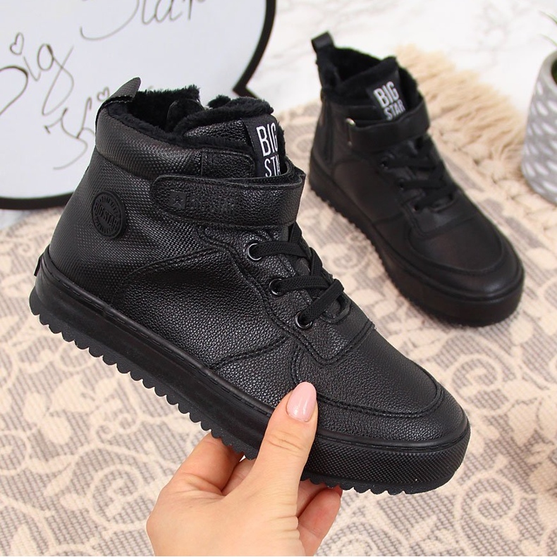 Isolierte schwarze Kinder-Sneaker Big Star GG374040 1