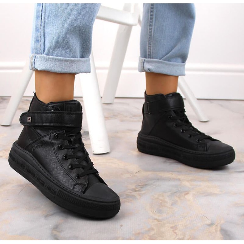 Isolierte Sneakers Big Star W INT1900B schwarz 2