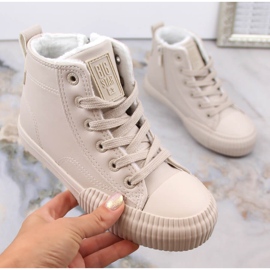 Isolierte Kinder-Sneaker mit Schnürsenkeln und Reißverschlüssen beige Big Star MM374012 1