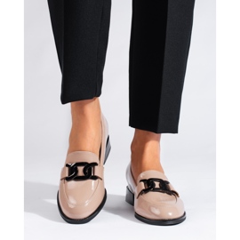 Beige lackierte Damenschuhe mit Vinceza-Schnalle 1