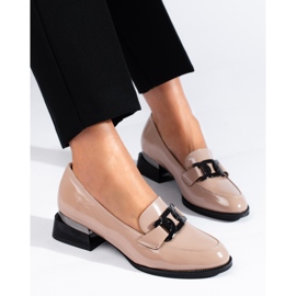 Beige lackierte Damenschuhe mit Vinceza-Schnalle 2