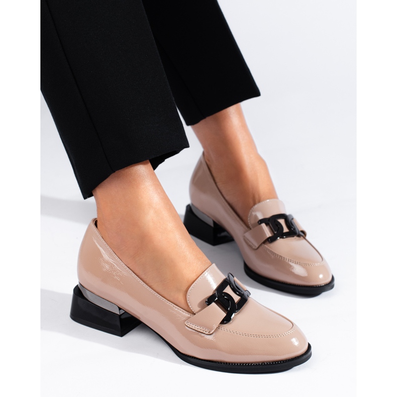 Beige lackierte Damenschuhe mit Vinceza-Schnalle 2