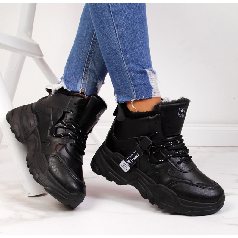 Isolierte Damen-Sneaker mit dicker Sohle, schwarz NEWS 1