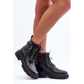 Stylische Arbeiterstiefel auf der schwarzen Amro-Plattform 2