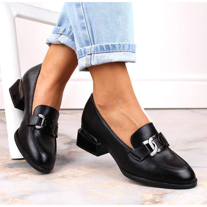 Flache Schuhe mit Kette schwarz Vinceza 58162 1