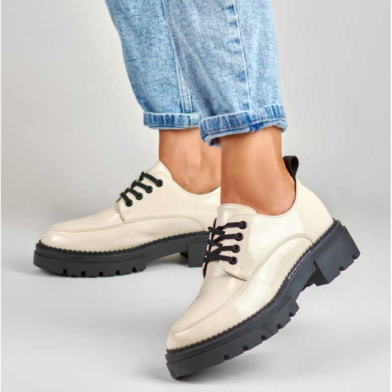 La.Fi Beige lackierte Schnürschuhe 1