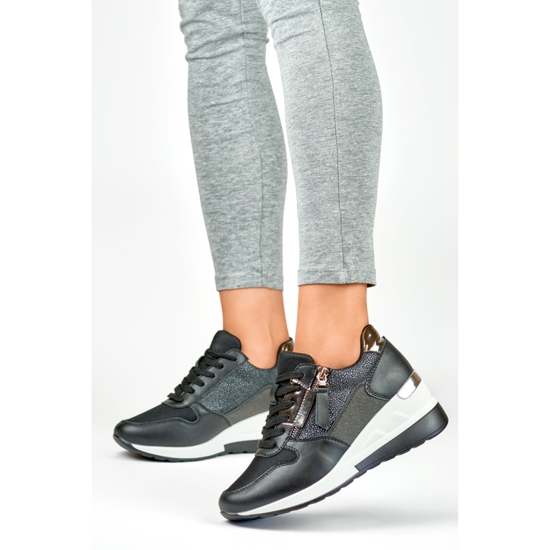 Elegante schwarze Sportschuhe mit Keilabsatz 2