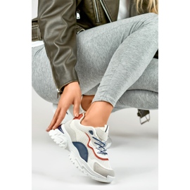 Weiße Damensneaker von Laila 1