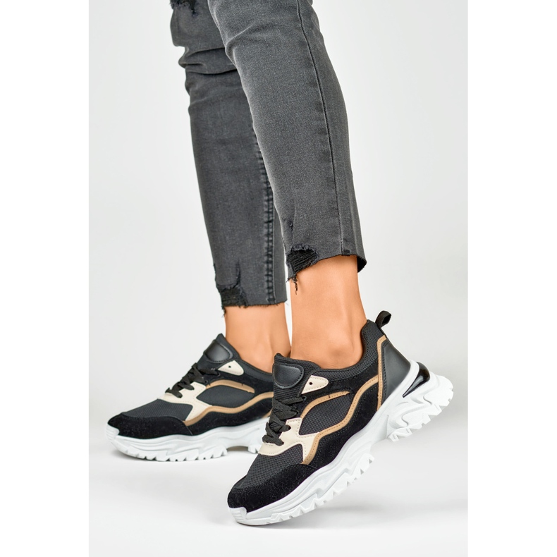 Schwarze Damen-Sneaker auf weißer Sohle 2