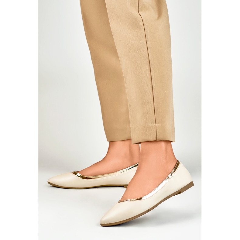 Beige Ballerinas für Damen mit goldenem Zusatz 2