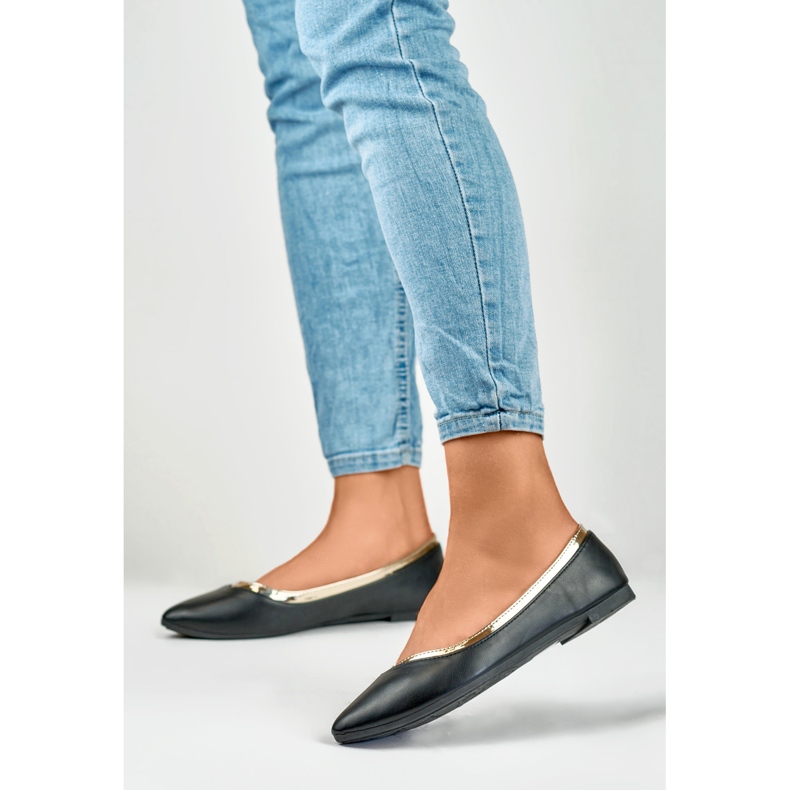 Schwarze Damen-Ballerinas mit goldenem Zusatz 2