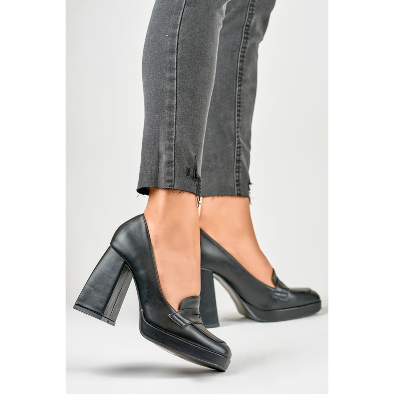 Modische Slipper auf hohem, breitem Schaft schwarz 2