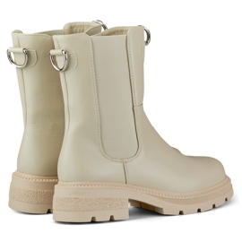 Klassische beige Damenstiefel auf der Plattform 1