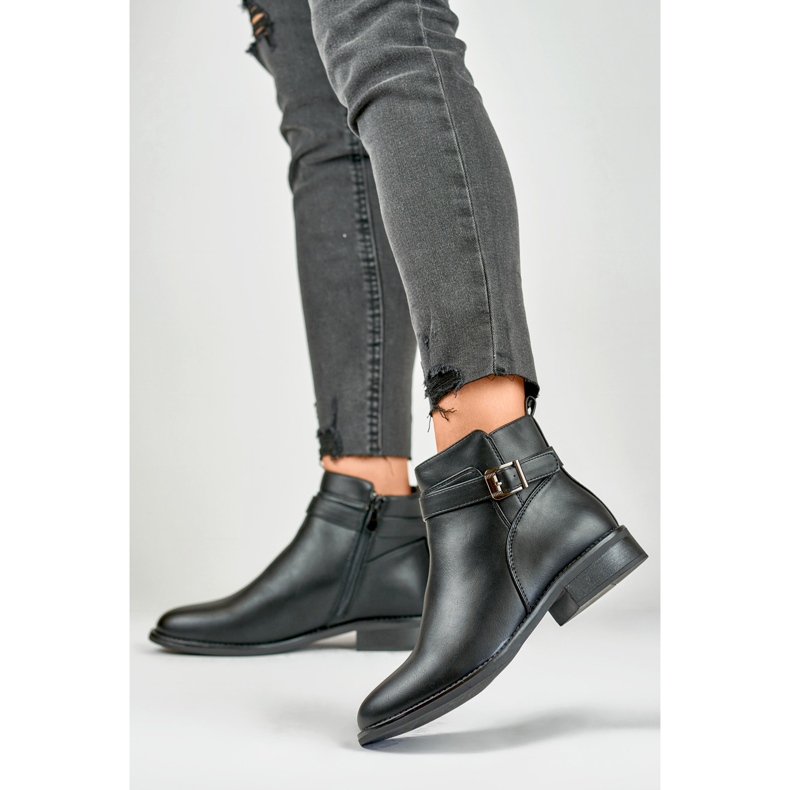 Schwarze, elegante Damenstiefel mit flacher Sohle 2