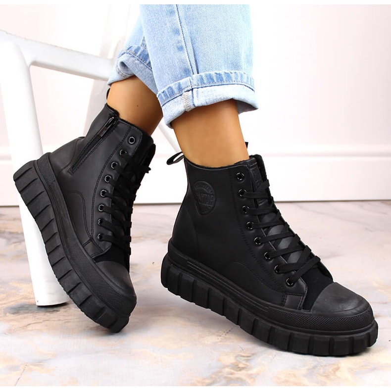 Big Star MM274625 isolierte Stiefel auf der Plattform mit Schnürsenkeln und Reißverschlüssen schwarz 1