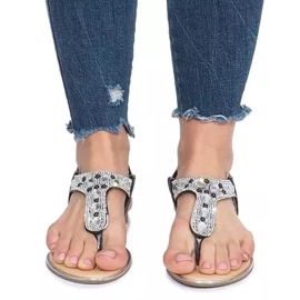 Schwarze flache Sandalen mit Larissa Diamanten 1