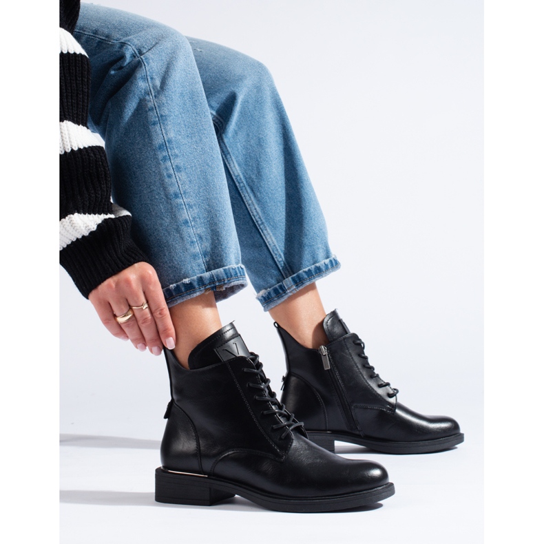 Schwarze flache Damenstiefel von Vinceza 1