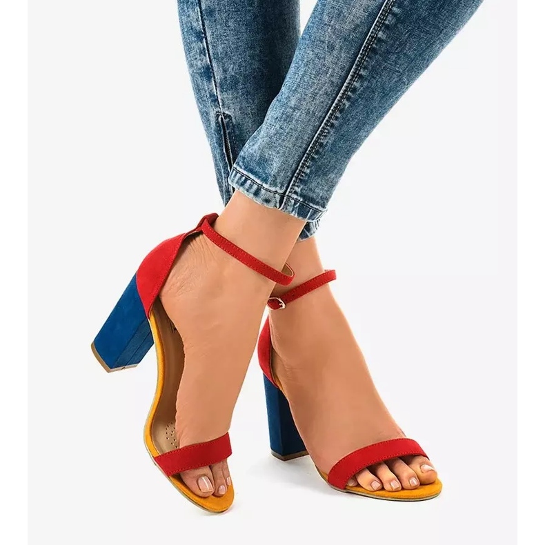 Rote und marineblaue Sandalen auf einem Pfosten mit einer Schnalle 0280-135 2