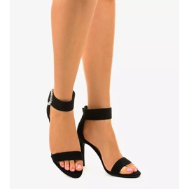 Schwarze Sandalen auf Stilettoabsatz aus Öko-Wildleder 91761-3 2