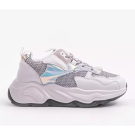 Weiße Sport-Sneaker mit grauen RAL-63 Einsätzen 1