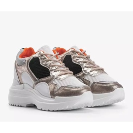 Sneakers mit Keilabsatz in Weiß und Gold Alexandra golden 2