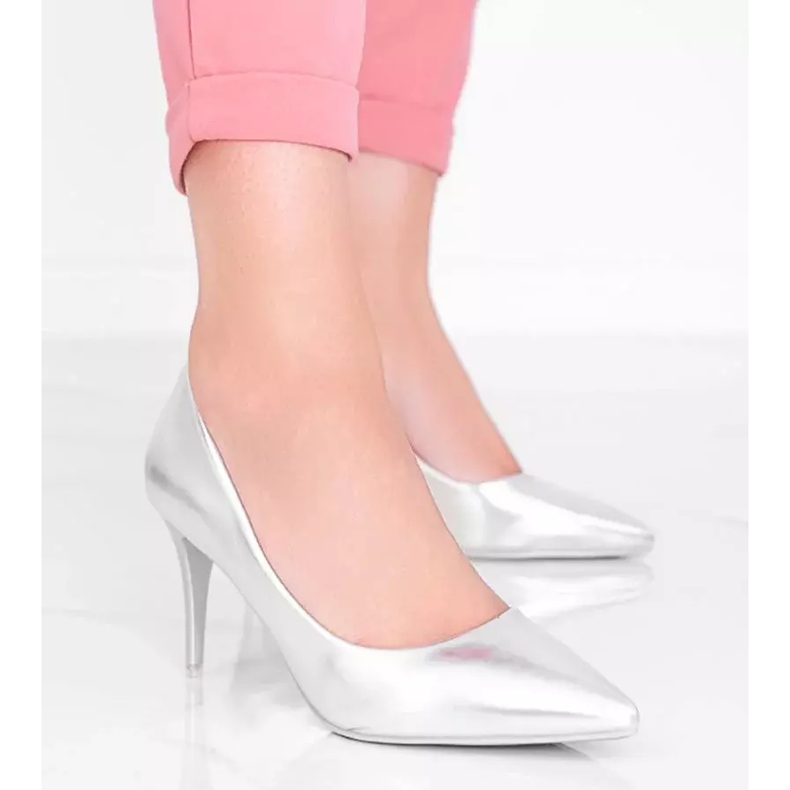 Silberne Pumps auf einem Venicia-Absatz silber- 1