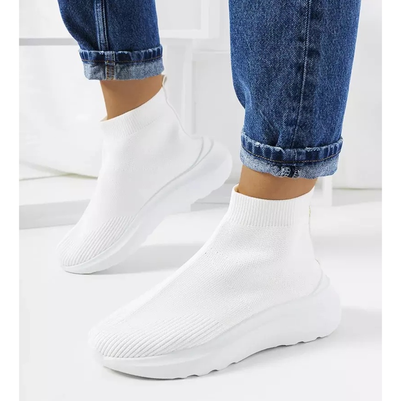 Jennifers weiße High-Top-Sneakers 1