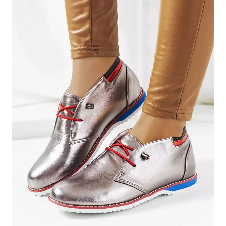 Silberne Damenschuhe von Reyes 1